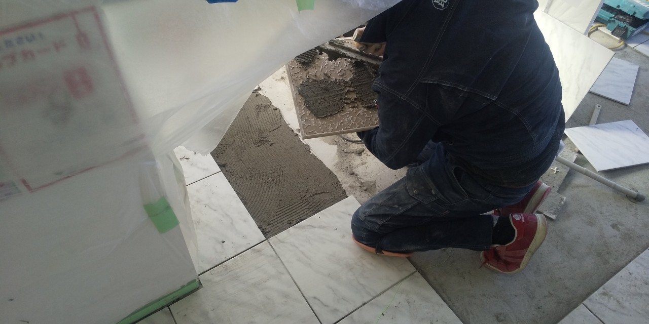 【緑区　床張替工事】タイル施工 アイキャッチ画像