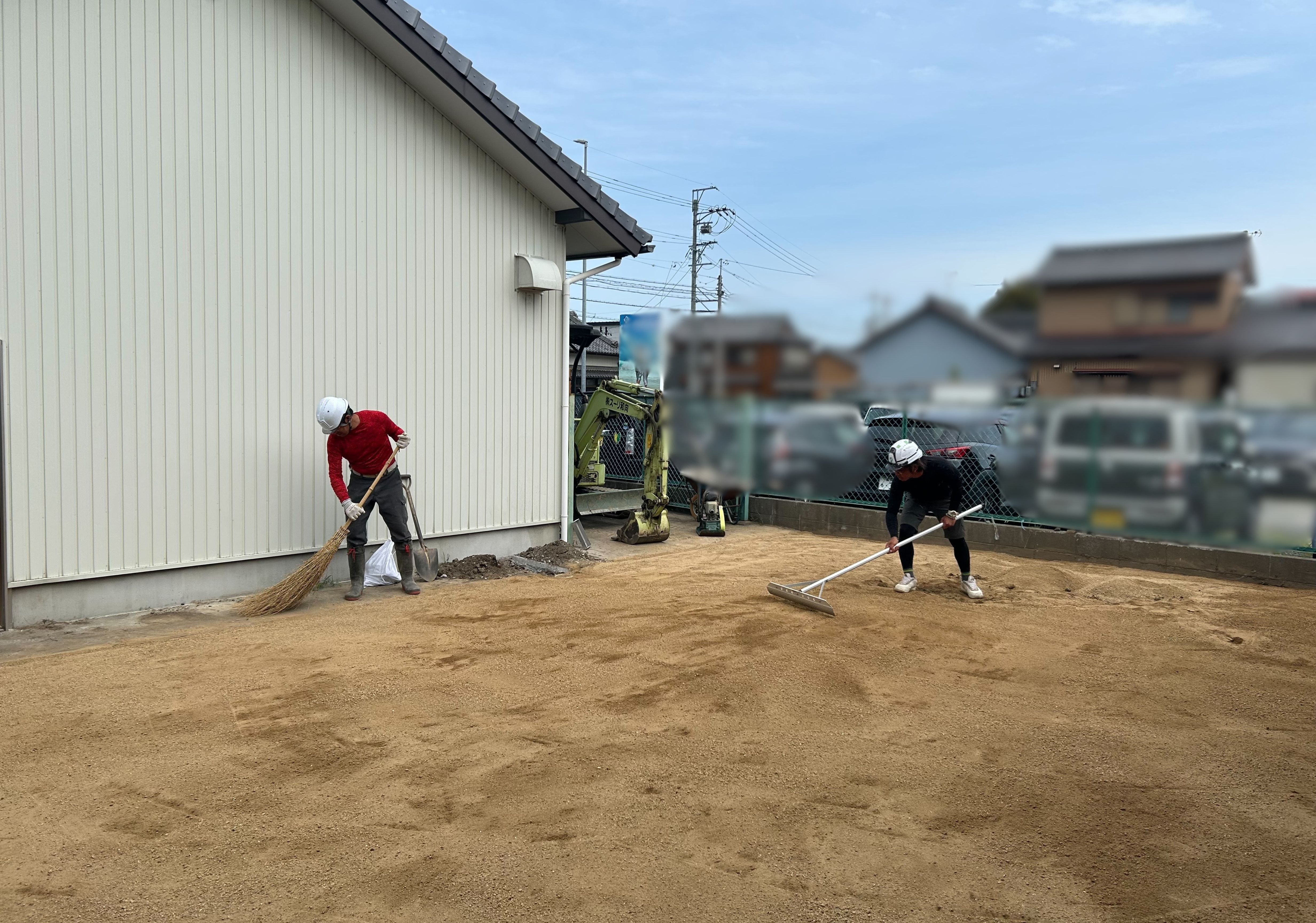芝生のお庭づくり🌱 2日間の造成整地工事を行いました 画像