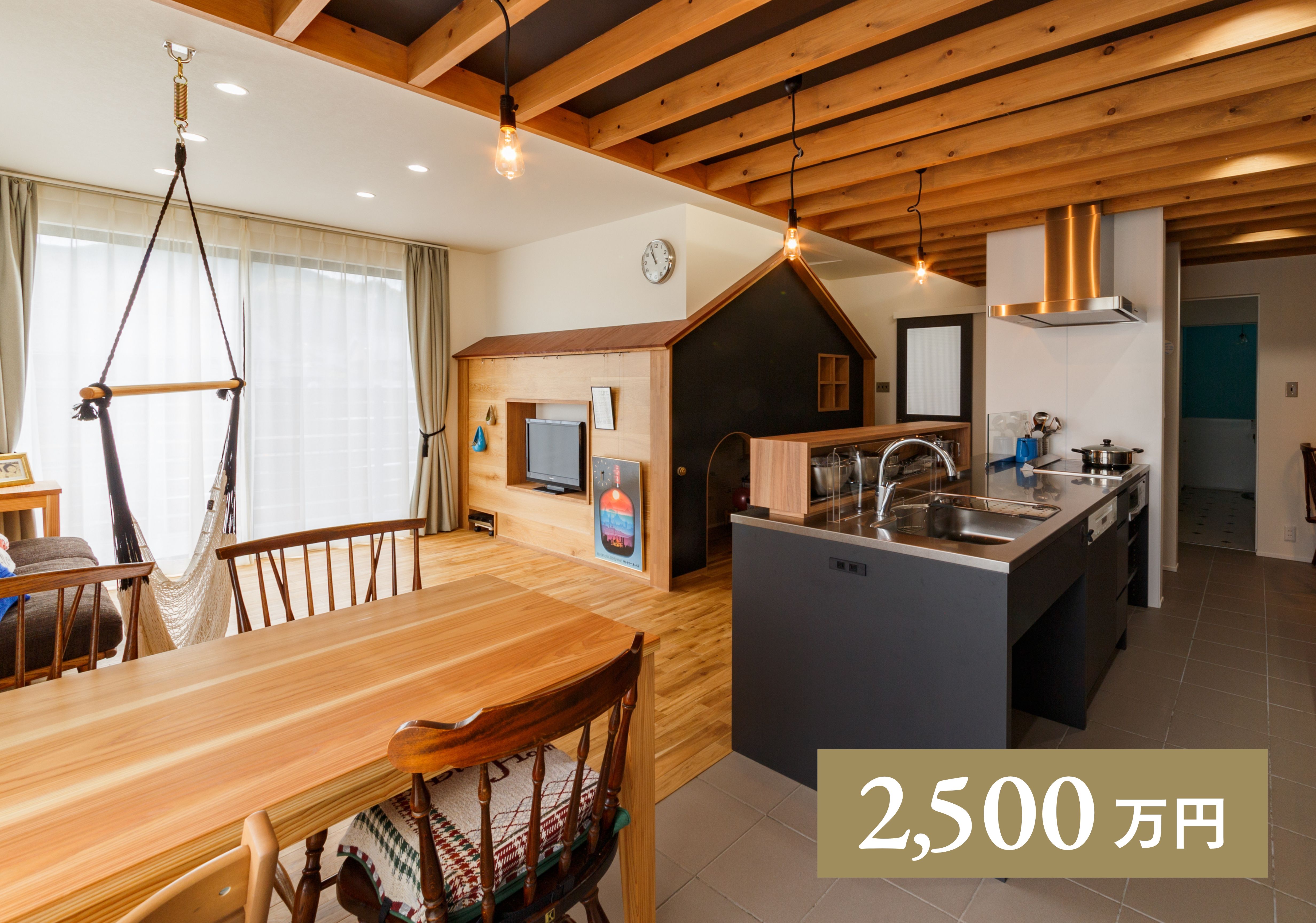 【2階建て】奥様が描いた、木のぬくもりと遊び心あふれる住まい 画像