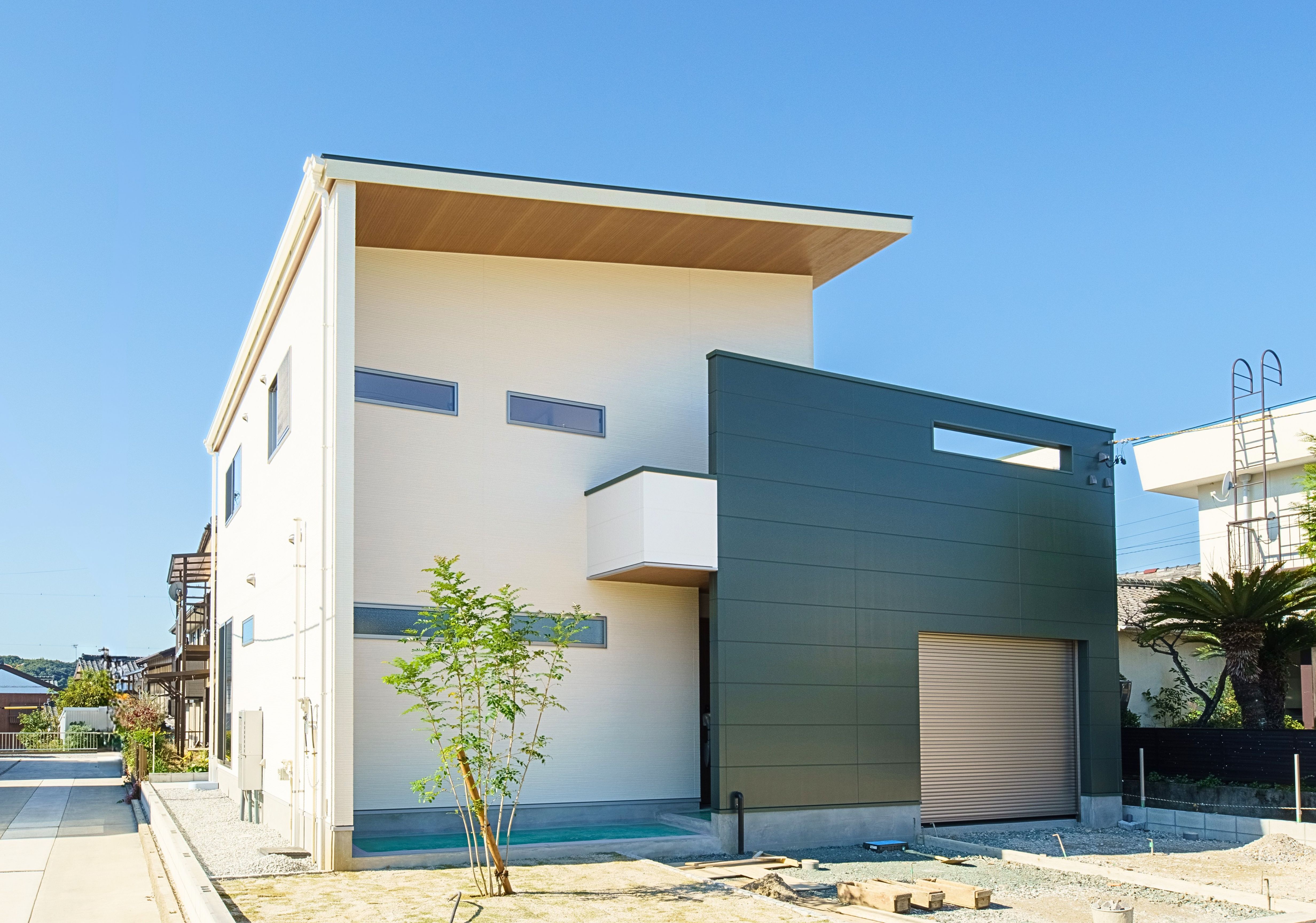 【2階建て】明るいLDKと電動ガレージのある住まい アイキャッチ画像
