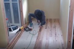 【愛知・西尾市 新築工事】フローリング設置でだんだんとお部屋らしくなってきました✨ アイキャッチ画像