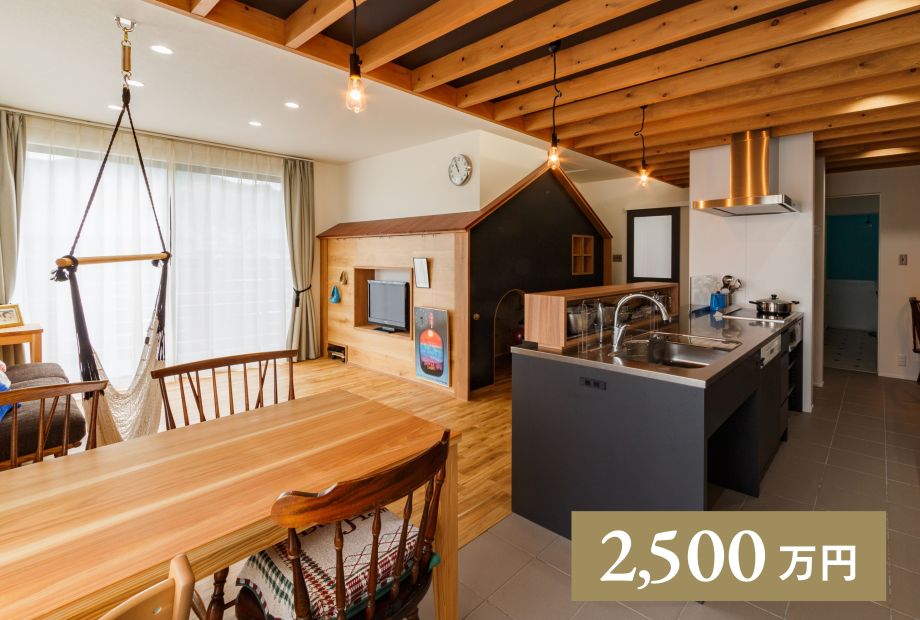 【2階建て】奥様が描いた、木のぬくもりと遊び心あふれる住まい アイキャッチ画像